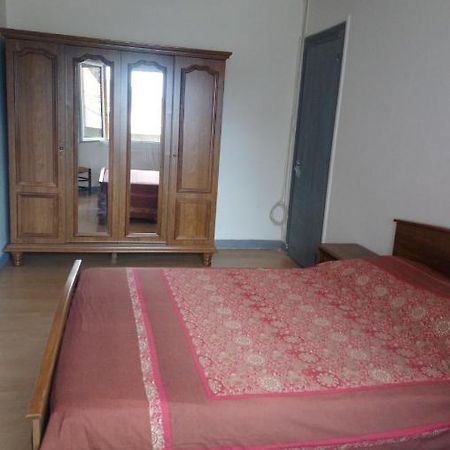 Cozy 4-Person Retreat: 2-Bedroom Suite with Bonus Bed Option Sancoins Exterior photo