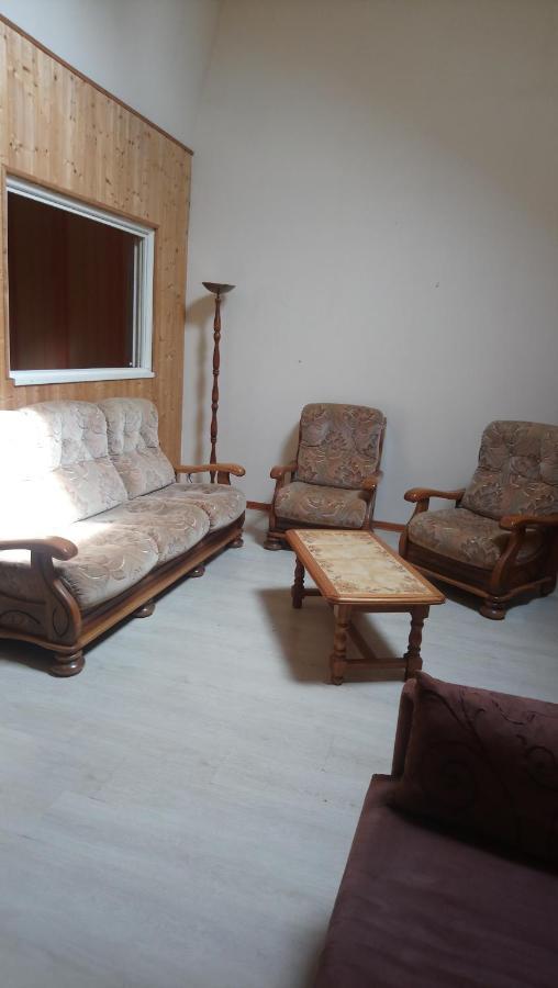 Cozy 4-Person Retreat: 2-Bedroom Suite with Bonus Bed Option Sancoins Exterior photo